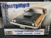 12596 70 Dodge Challenger T/A 2"1 1:24 REVELL