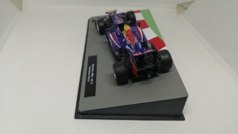 Formula 1 Auto Collection 8 - Red Bull RB 9   (2013)