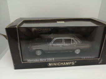  Mercedes-Benz 230E W123 Limousine minichamps